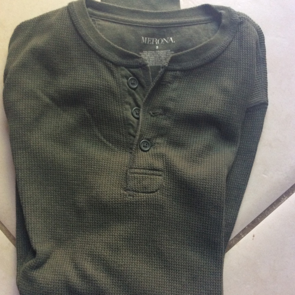 🎉CLOSING🎉2/$15 Sm Henley